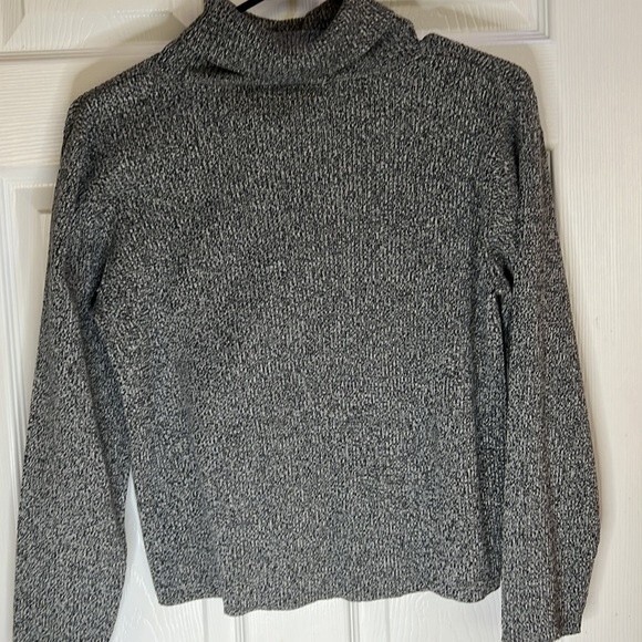 Liz Claiborne Turtleneck Sweater Size Petite Medium - Picture 2 of 5